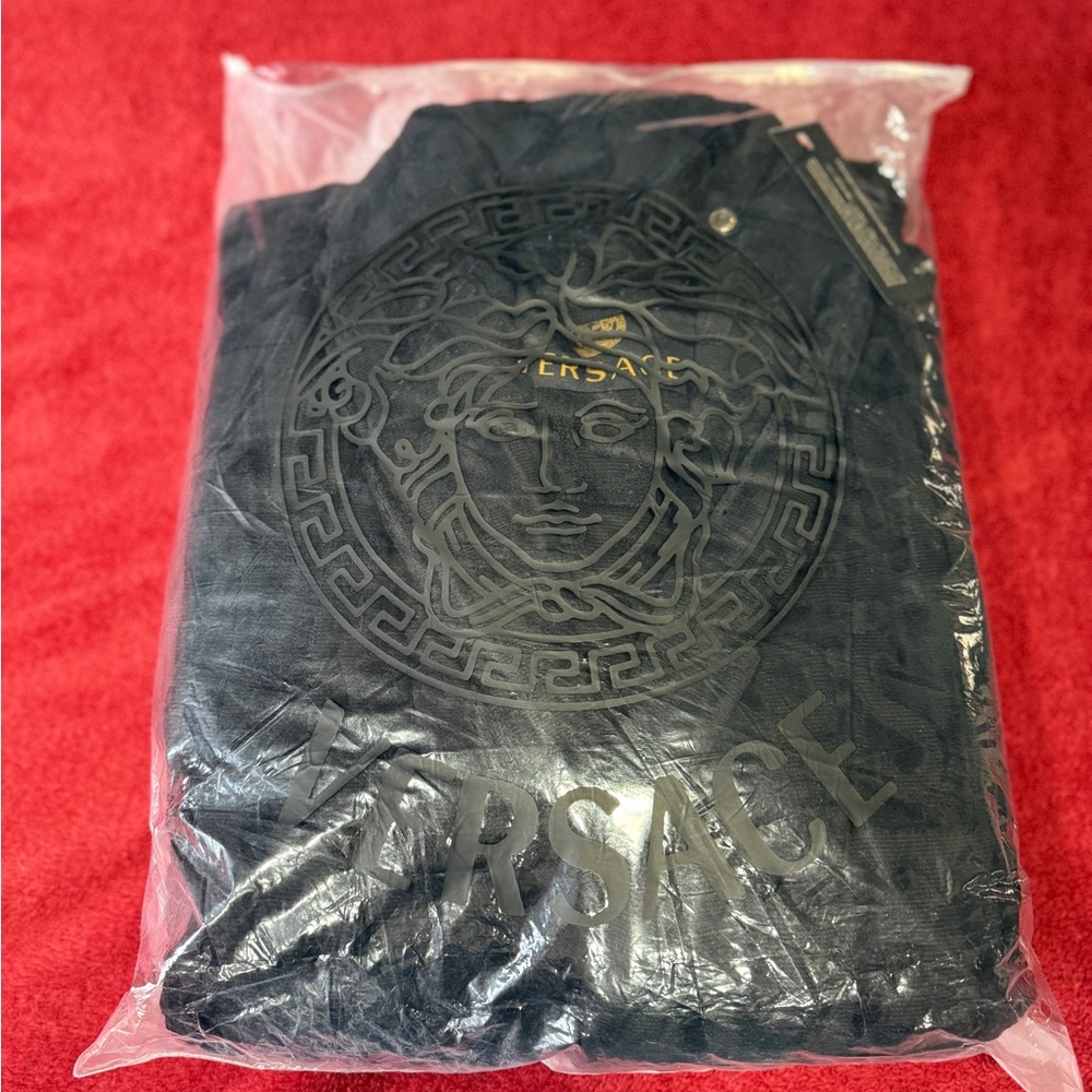 Versace Black and Gold Robe - Picture 4 of 5